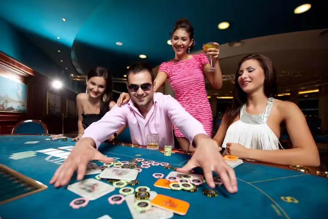 Live casino dealer table at g877 online casino platform